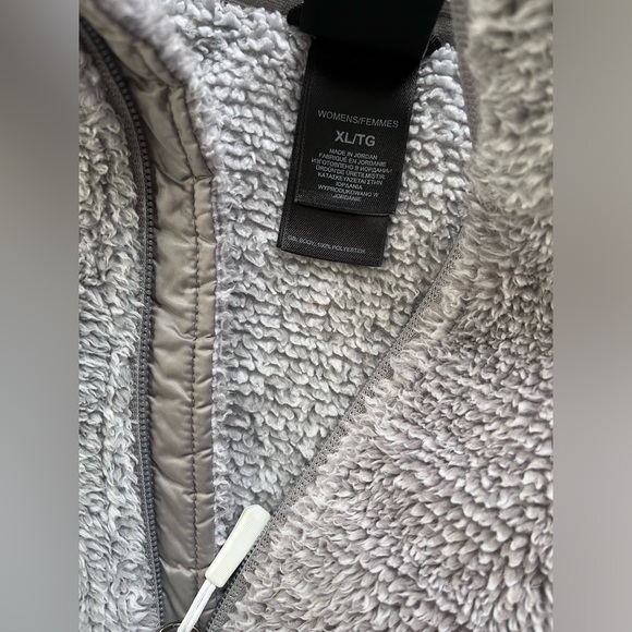 The North Face “Osito” jacket - Women’s XL - Picture 5 of 7